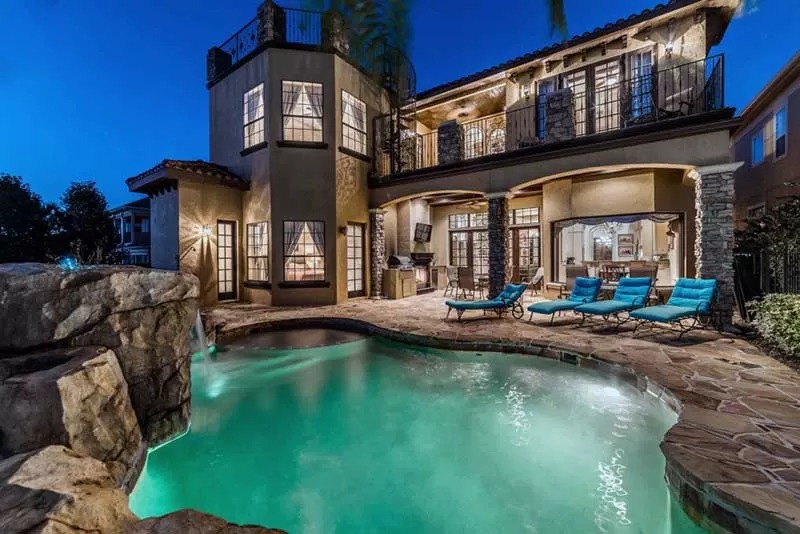 Riva Realty - Realtor Valeria Lucena 