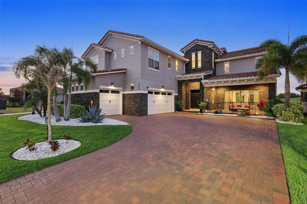 Riva Realty - Realtor Valeria Lucena 